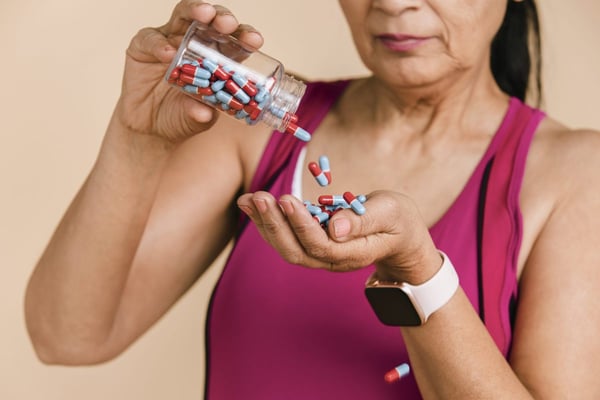 Suplementos que deberías tomar a los 50, 60 y 70 años, según la medicina!