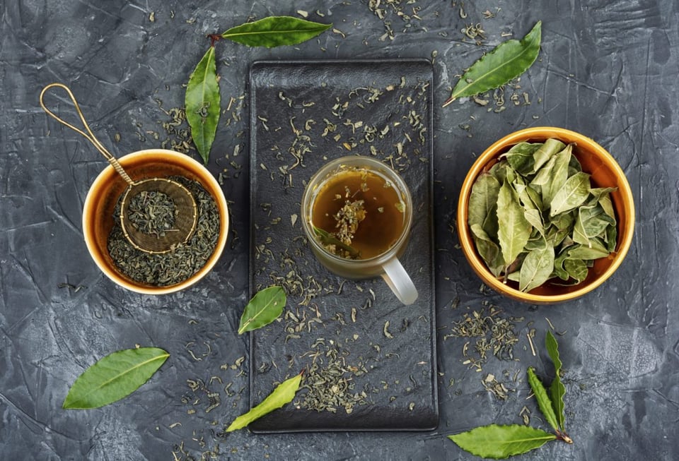 te de laurel, adelgazar, bay leaf tea benefits, liposuccion 