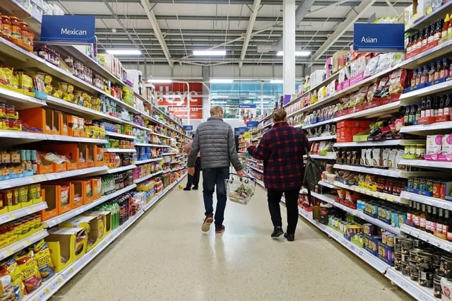 Trump recorta beneficio de cupones de alimento al 50% en noviembre
