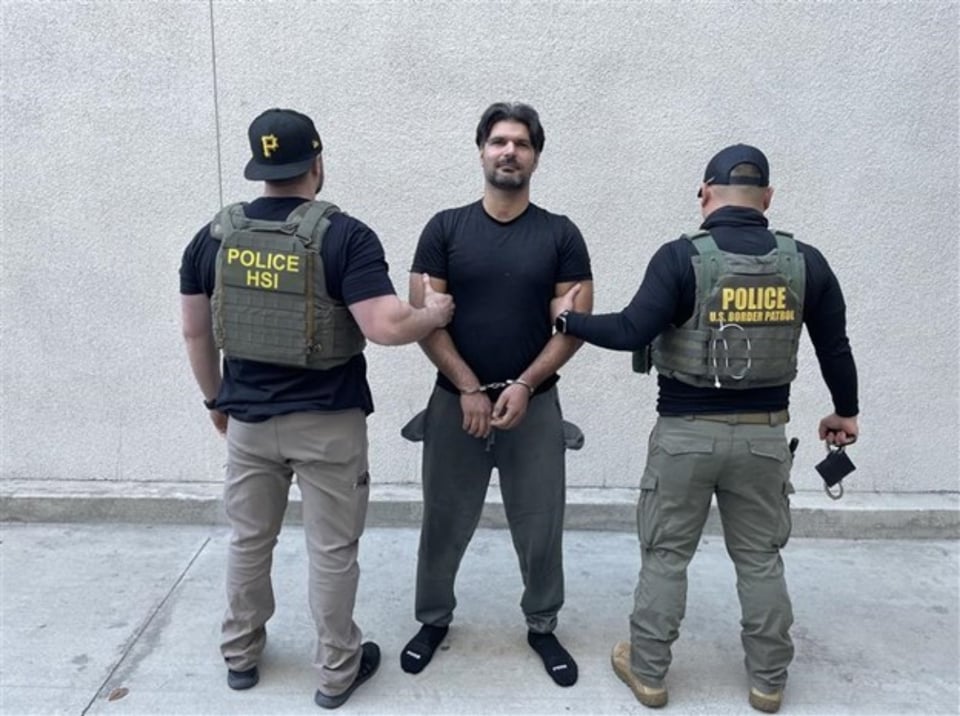 ICE detiene a más de 100 camioneros ilegales en California