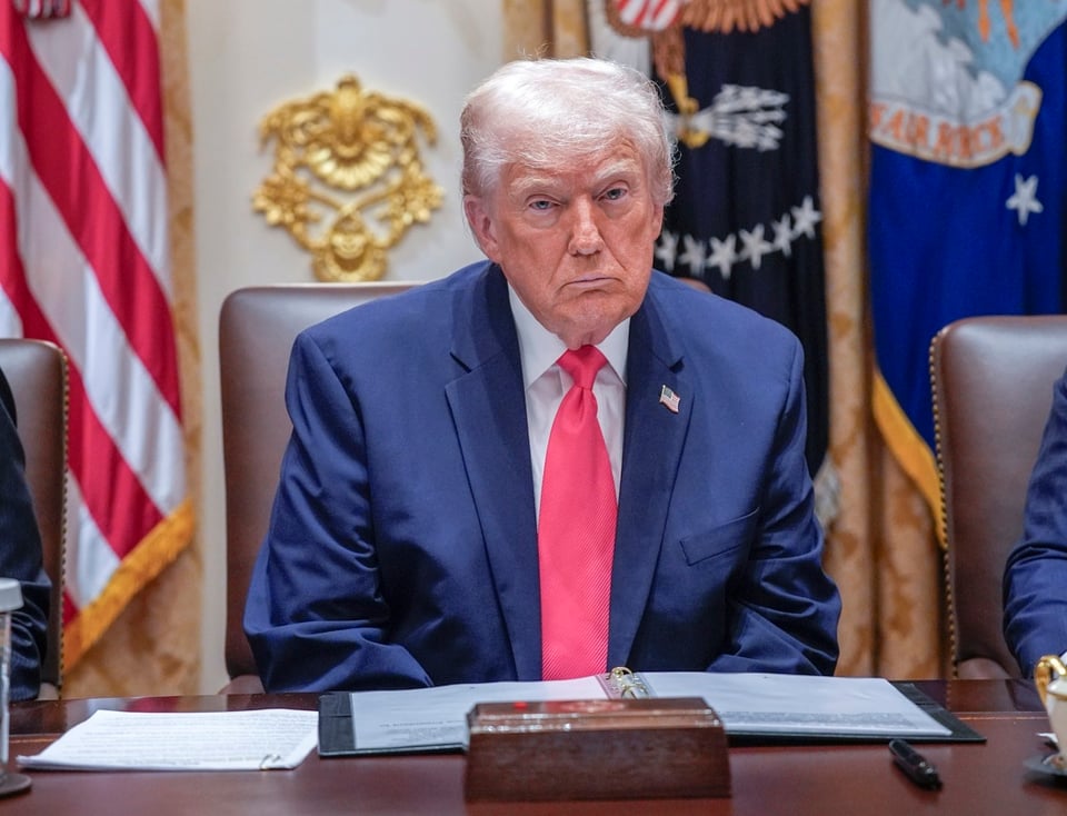 Trump advierte ataques contra países productores de droga y menciona a Colombia