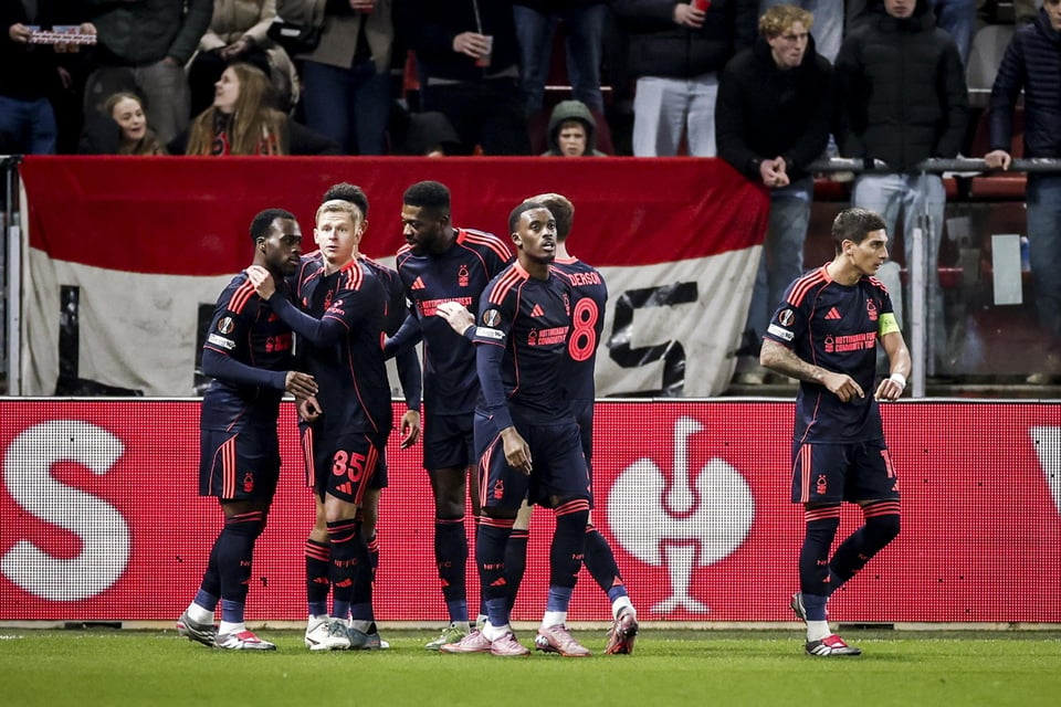 Nottingham Forest aplasta 3-0 al Tottenham