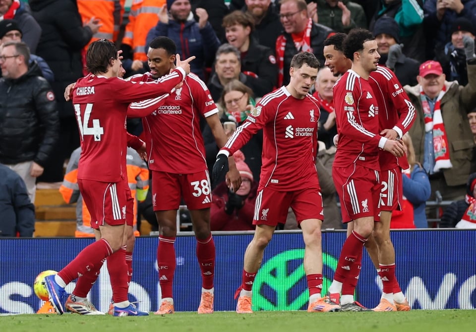 Liverpool sufre ante Wolverhampton y mantiene su racha