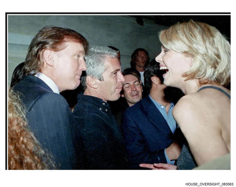 Demócratas publican fotos de Trump en la masión de Epstein rodeado de mujeres