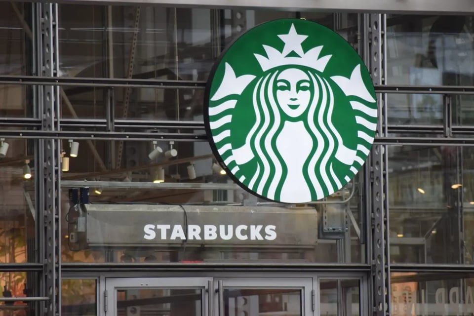 Acuerdo laboral entre Starbucks y la ciudad de NY beneficiará a más de 15.000 trabajadores