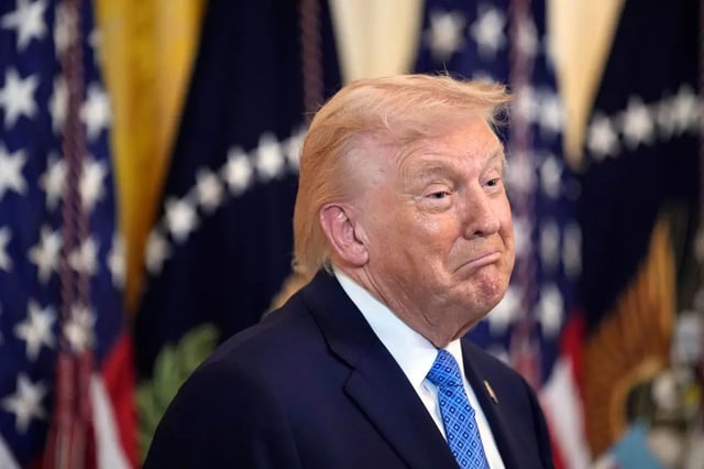 Trump ordena bloquear a todos los buques petroleros que entren y salgan de Venezuela