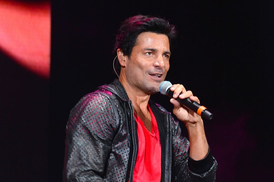 Chayanne se viste de luto tras muerte de su amigo de infancia y compañero en ‘Los Chicos’