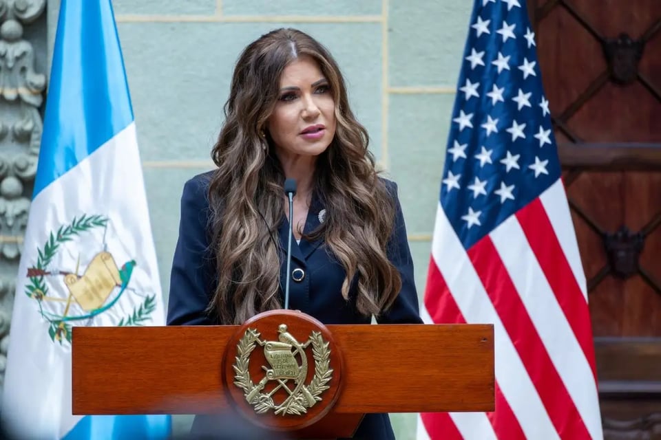 “Maduro tiene que irse”, afirma secretaria de Seguridad Nacional de EE. UU.