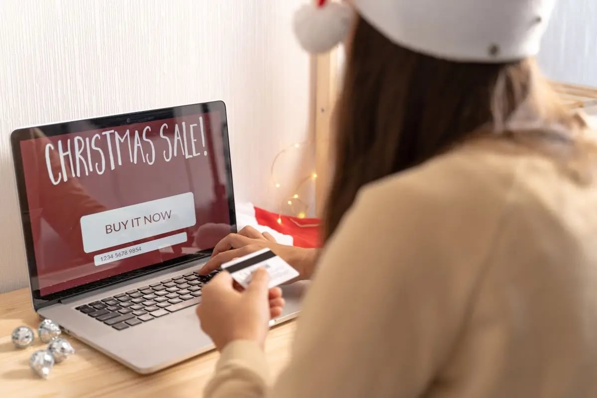 Beware of Online Holiday Deals! FBI Warns of Scams Targeting Gmail and Outlook Users