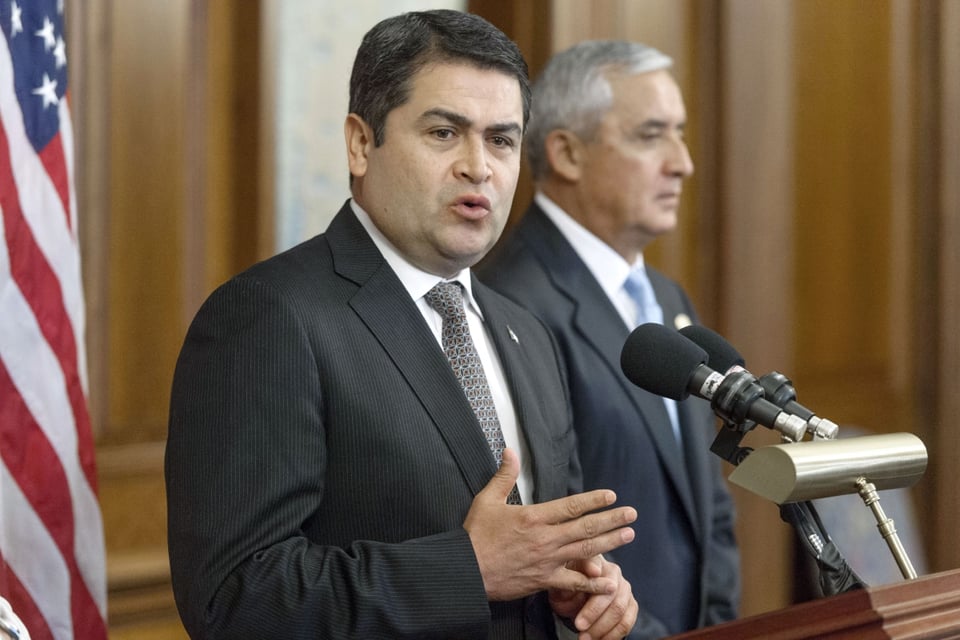El expresidente hondureño Juan Orlando Hernández, indultado por Trump, sale libre de prisión