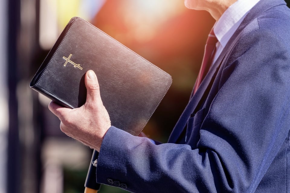Acusan a pastor de Carolina del Sur de acosar a su esposa antes de su suicidio y enfrentará proceso federal featured image