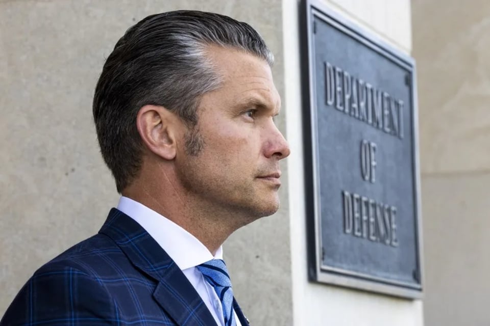 Pentágono confirma violación de normas militares por parte de Pete Hegseth