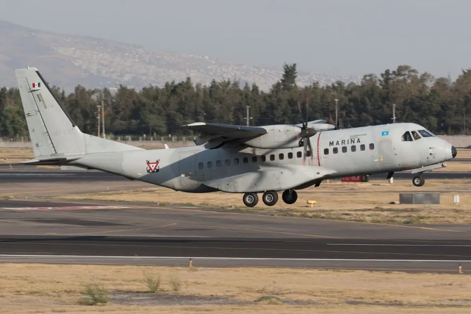 Suman cinco muertos, incluido 1 menor, por caída de avión de Marina mexicana durante misión en Texas