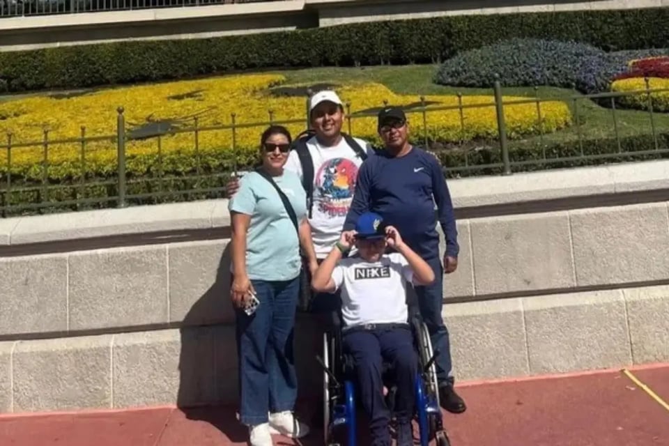 Papá hispano es arrestado por el ICE mientras su hijo lucha contra la leucemia featured image