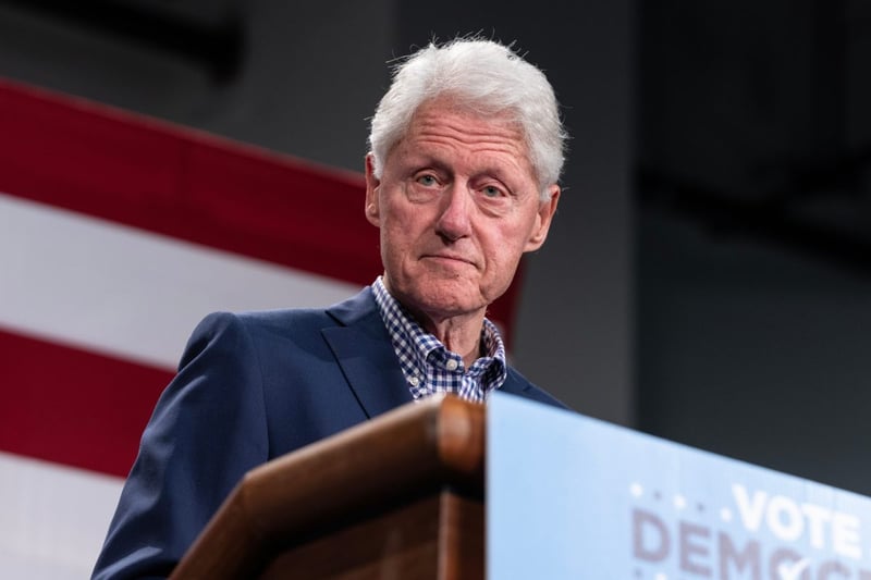 Bill Clinton exige divulgar todos los archivos del caso Epstein en los que aparece