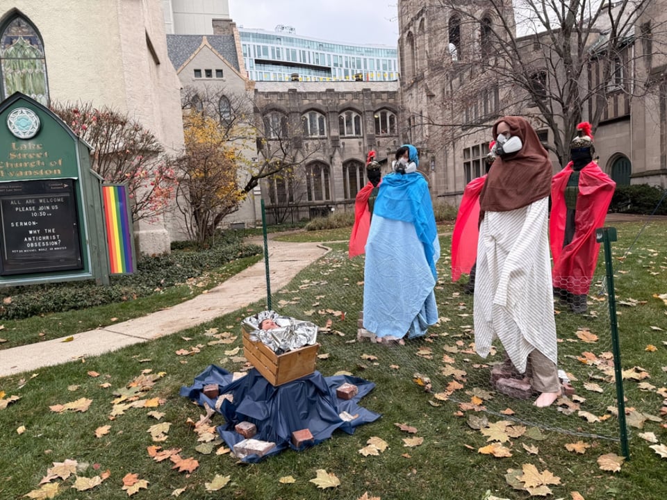 El Niño Jesús esposado y ‘custodiado’ por ICE, Pesebre en Illinois desata polémica