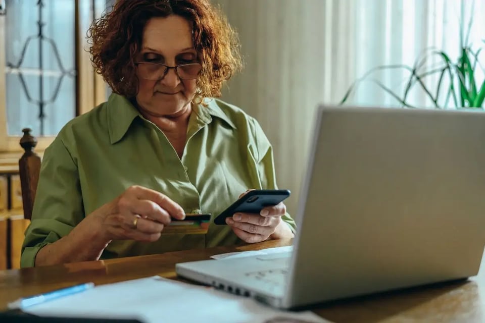 ¡Cuidado con las estafas por teléfono! Aumentan llamadas fraudulentas de Medicare: lo que debes saber featured image