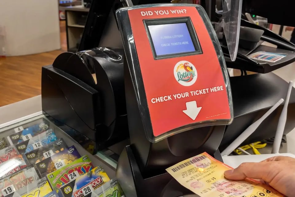¿Un inmigrante sin papeles puede ganar y cobrar los $800 millones del Powerball?
