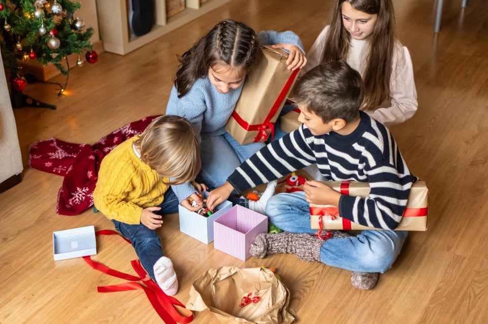 Regalos y juguetes útiles para niños por menos de 30 dólares para esta Navidad!