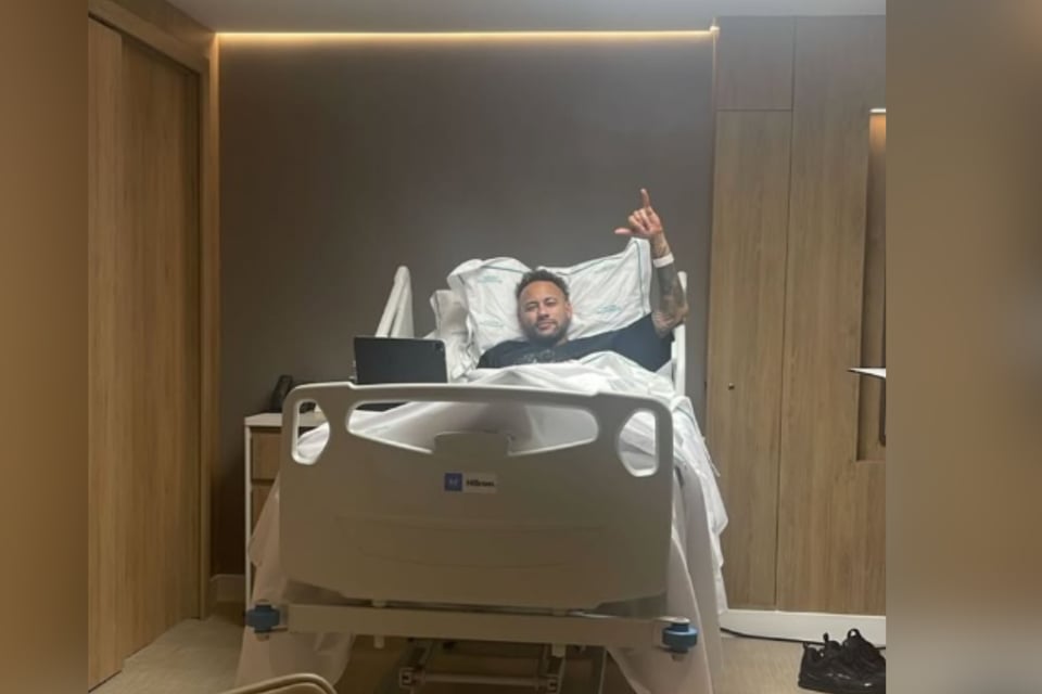 Neymar se opera la rodilla ¿SE PIERDE EL MUNDIAL?