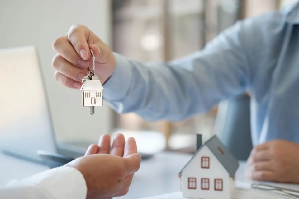 Ser propietario de vivienda ahora «es un lujo en EE.UU.», según encuesta ¿Qué opinan los latinos?