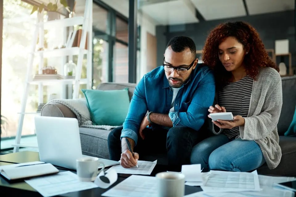 ¿Esperas que bajen las tasas hipotecarias para refinanciar? lo que debes saber featured image