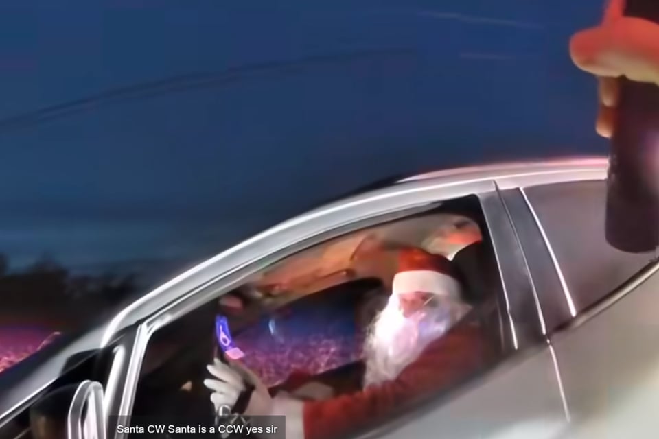 Santa y la Señora Claus son detenidos por exceso de velocidad