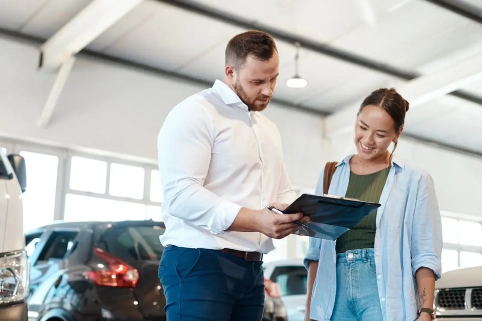 ¿Qué seguro de auto te conviene según tu edad?