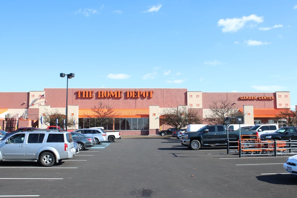 Redada en Home Depot de California deja a un hombre atropellado durante persecución