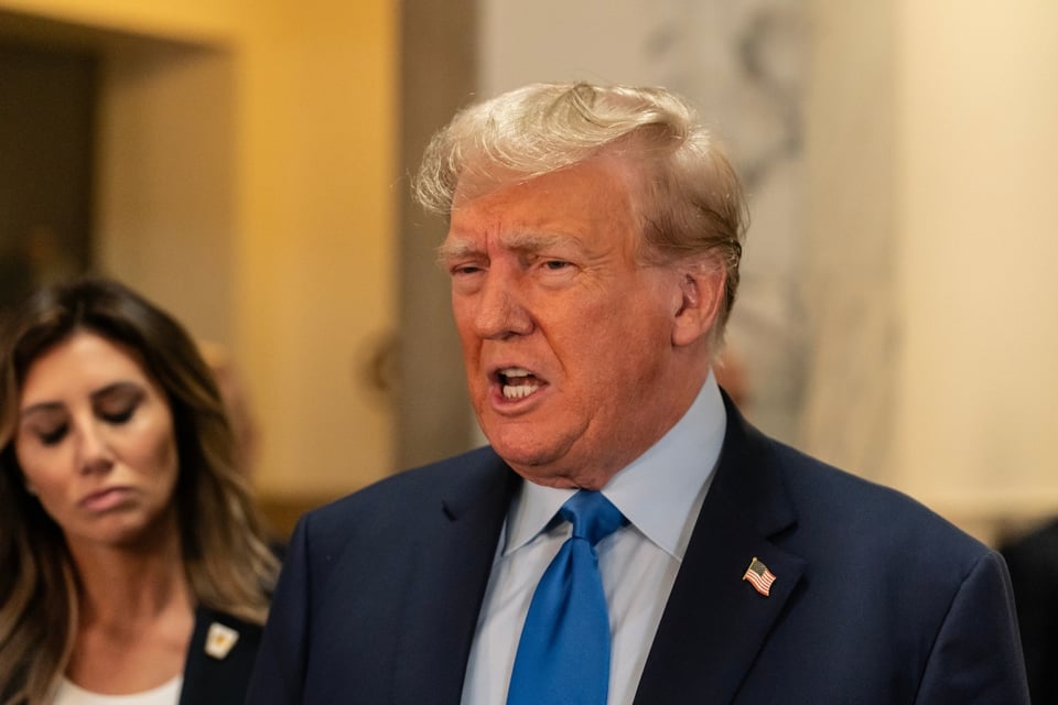 Trump corrige versión sobre tiroteo en Universidad Brown y confirma que el sospechoso sigue libre