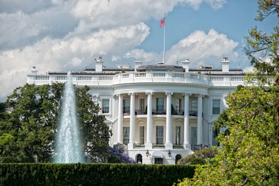 La Casa Blanca compara a inmigrantes con el Grinch en mensaje navideño featured image