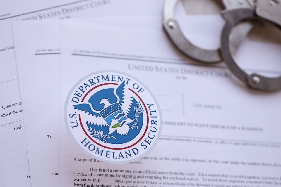 ¿Qué son las multas migratorias que ICE aplica y a quiénes afecta? featured image