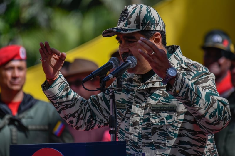 Maduro llama a prepararse para enfrentar a EU y desata nueva ola de tensión