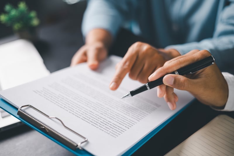 Intentan vender a bebé, Intercambio ,por cervezas MundoNOW