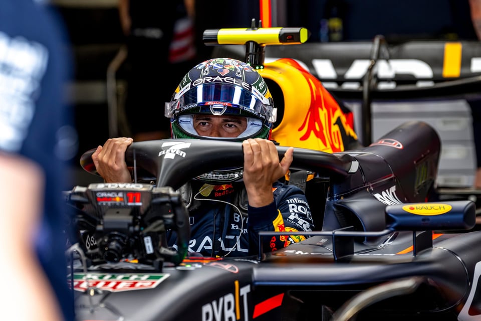 Así aprendió a manejar Checo Pérez