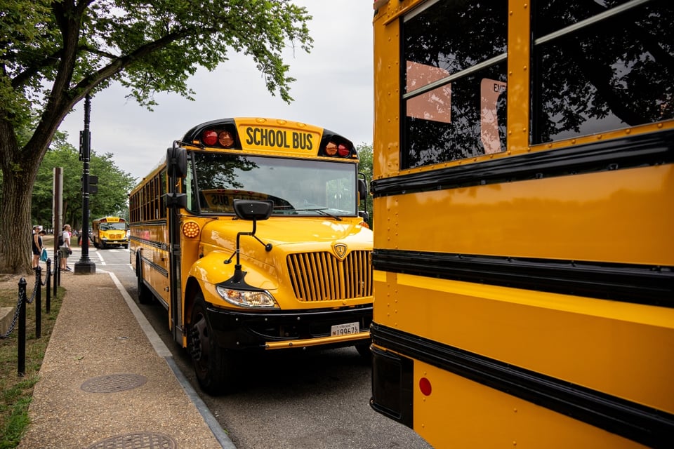 Niño de 6 años muere tras ser atropellado por autobús escolar en Oklahoma City