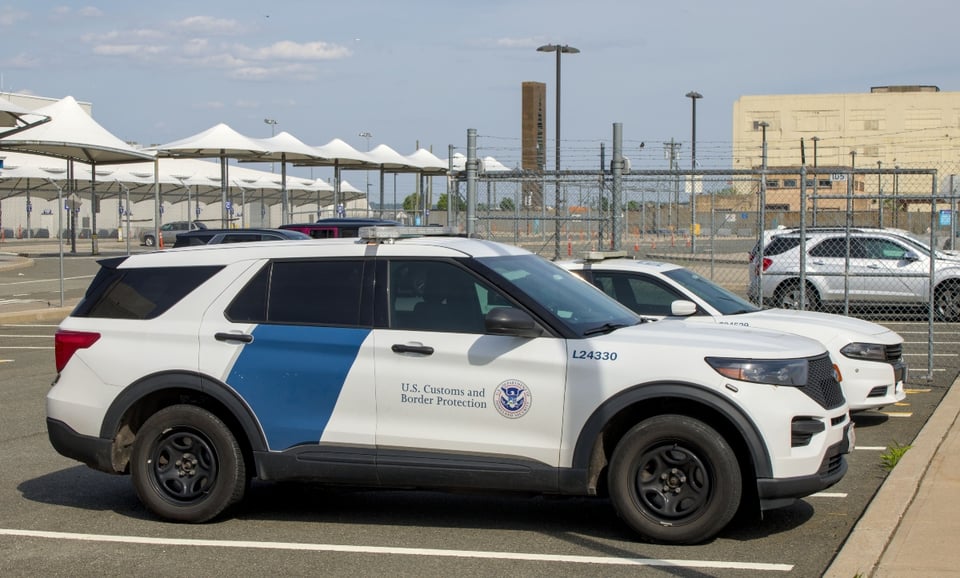 Venezolana embarazada detenida en Texas por ICE, tras comprar su vestido de novia