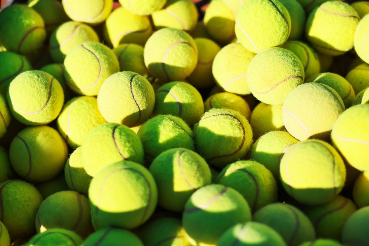 Por qué las pelotas de tenis usadas pueden cambiar vidas