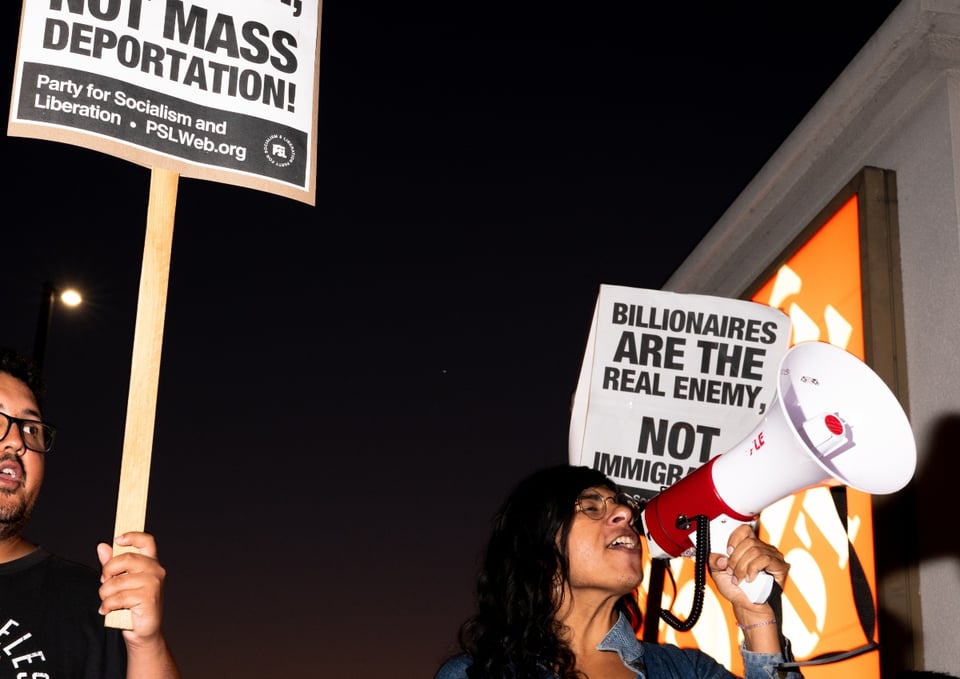 Protestan contra Home Depot por redadas de ICE