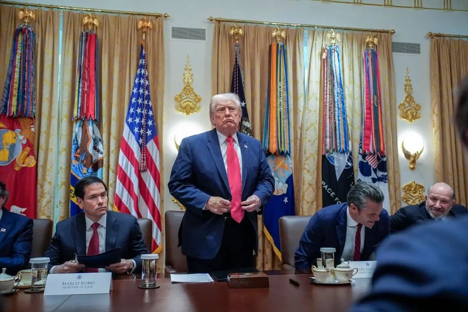 Trump ordenó revisar y congelar solicitudes green card y ciudadanía a inmigrantes de 19 países featured image
