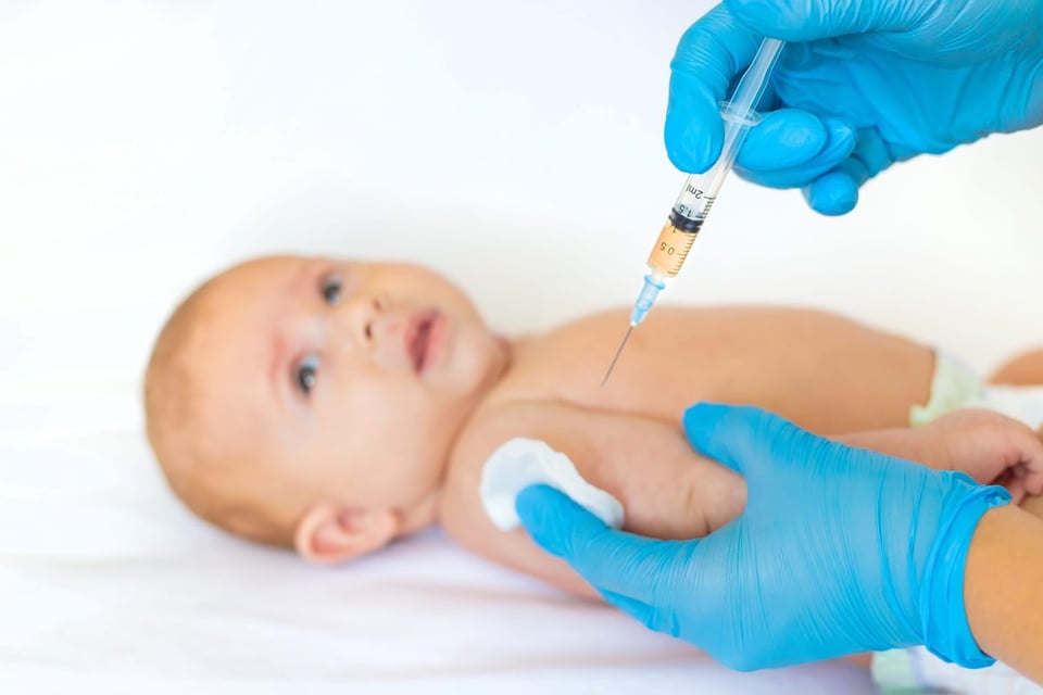 Vacuna de Hepatitis B al nacer: La decisión que ha dividido a médicos, padres y autoridades en Estados Unidos!