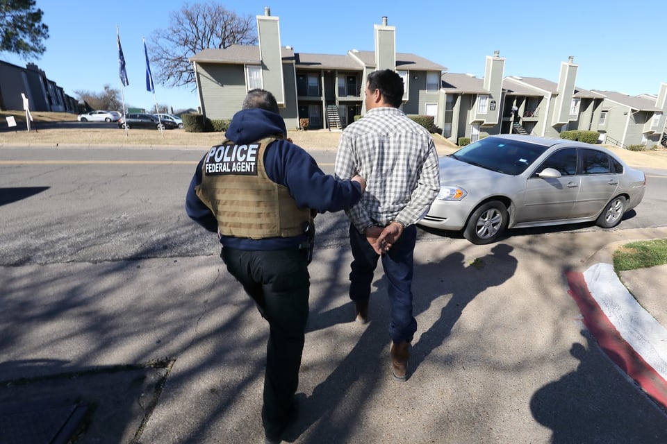 ICE arresta a líder religioso hispano al salir de su edificio en Brooklyn