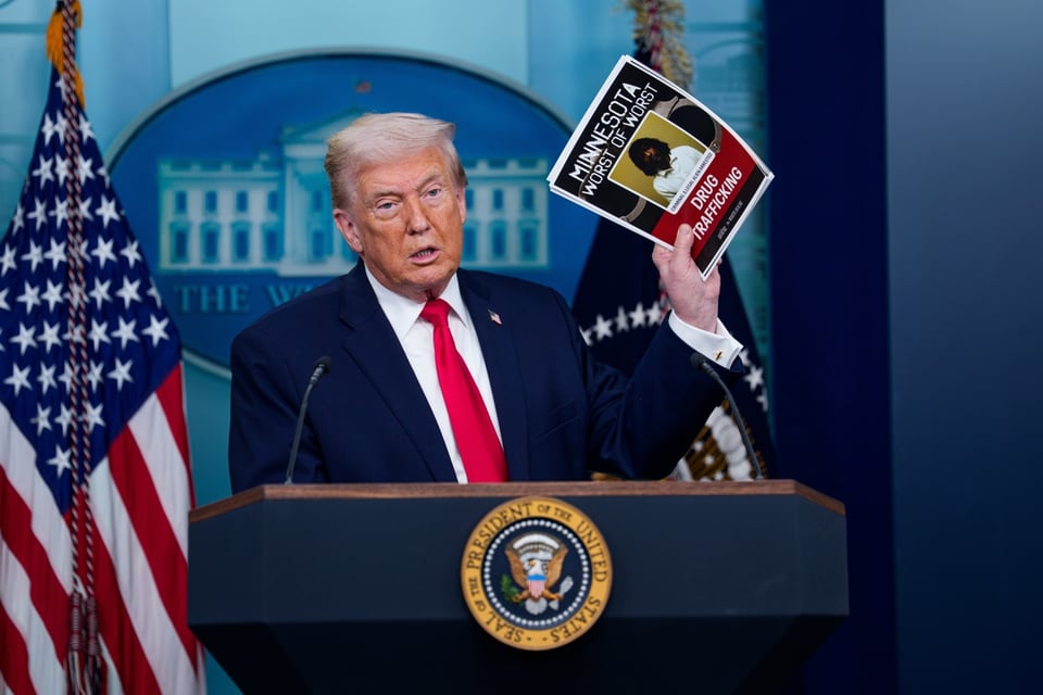 Trump habla de posible lesión durante aniversario de su juramentación featured image