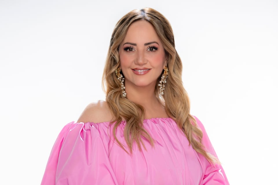 Andrea Legarreta confirma nuevo noviazgo y presume cuerpazo en bikini negro