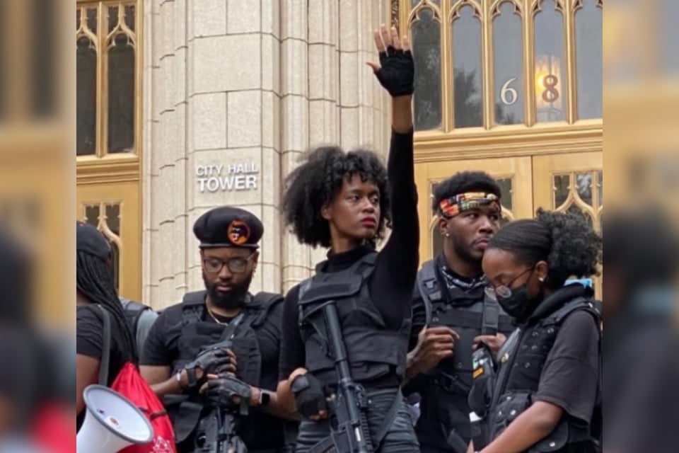 Reaparece grupo de “panteras negras” en protestas contra ICE