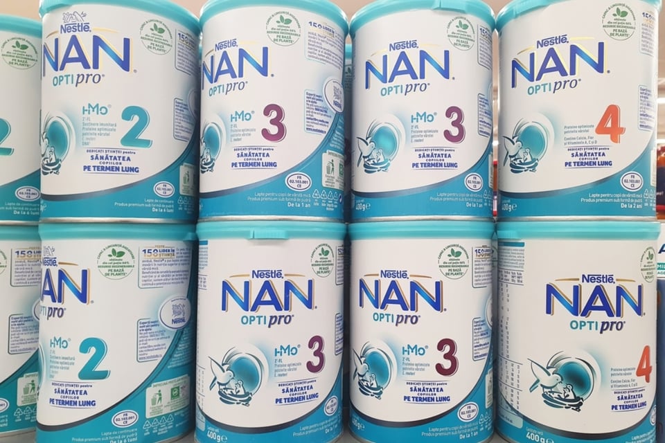 Nestlé ordena retiro global de fórmulas infantiles ante riesgo de toxina peligrosa