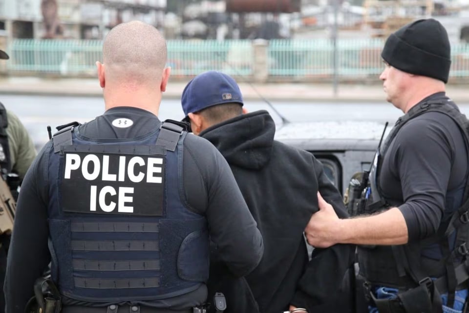 ICE revela identidad de migrante tras choque en operativo en Texas