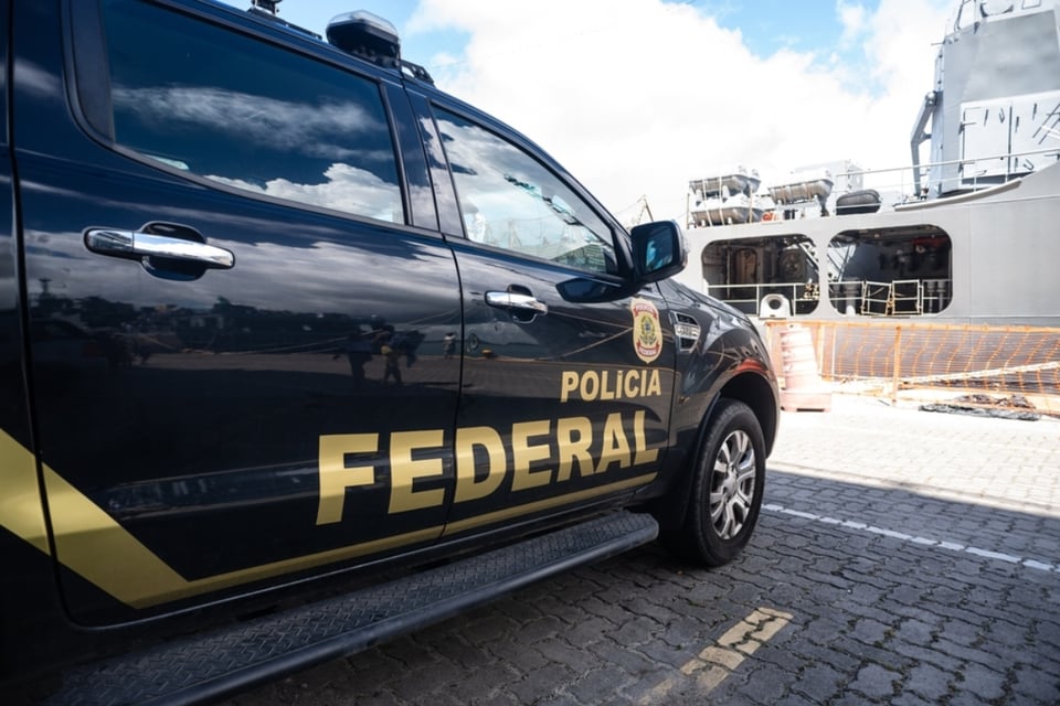 Madre latina es asesinada a puñaladas mientras cargaba a su bebé; el menor cae al piso y resulta ileso