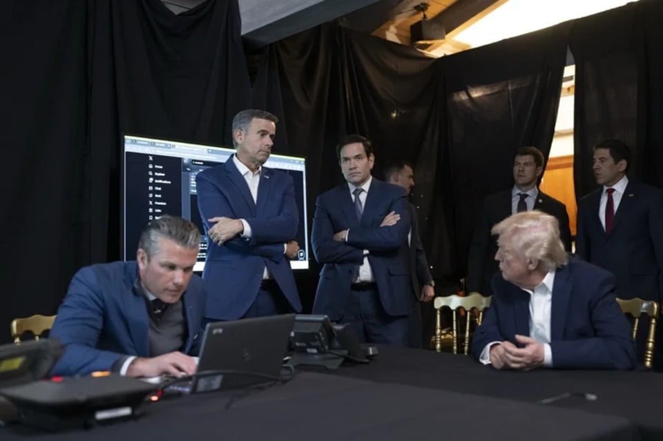 Trump revela su Situation Room improvisada en Mar-a-Lago