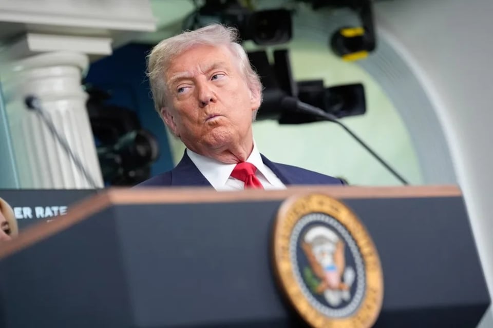 Trump desata polémica al defender operativo mortal de ICE